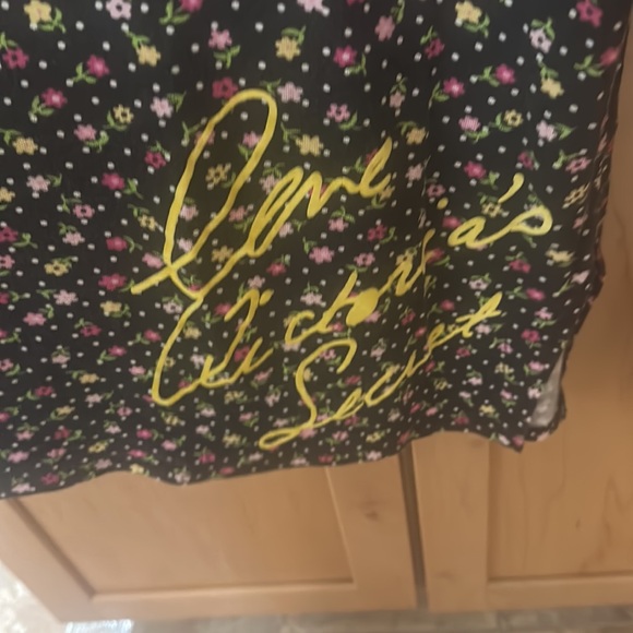 Victoria Secret night gown like new - Picture 2 of 4